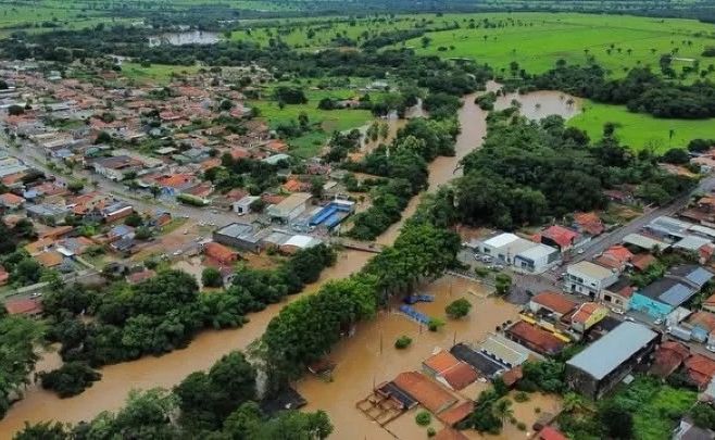 Em 15 dias, chuva fica 80% acima da média em MT