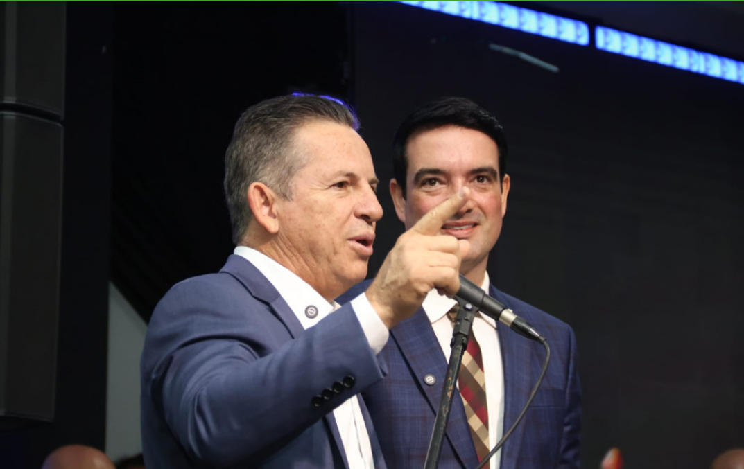 Governador pede coragem a prefeitos e critica governo federal: 