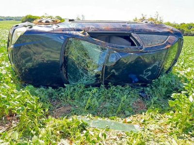 Veículo capota na MT-430 após colidir com carreta que tentava ultrapassagem