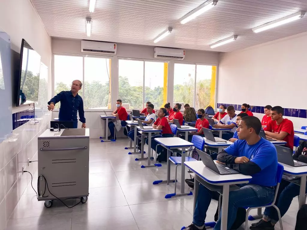 Estudantes da Rede Estadual imergem na era digital com tecnologias dentro e fora da sala de aula