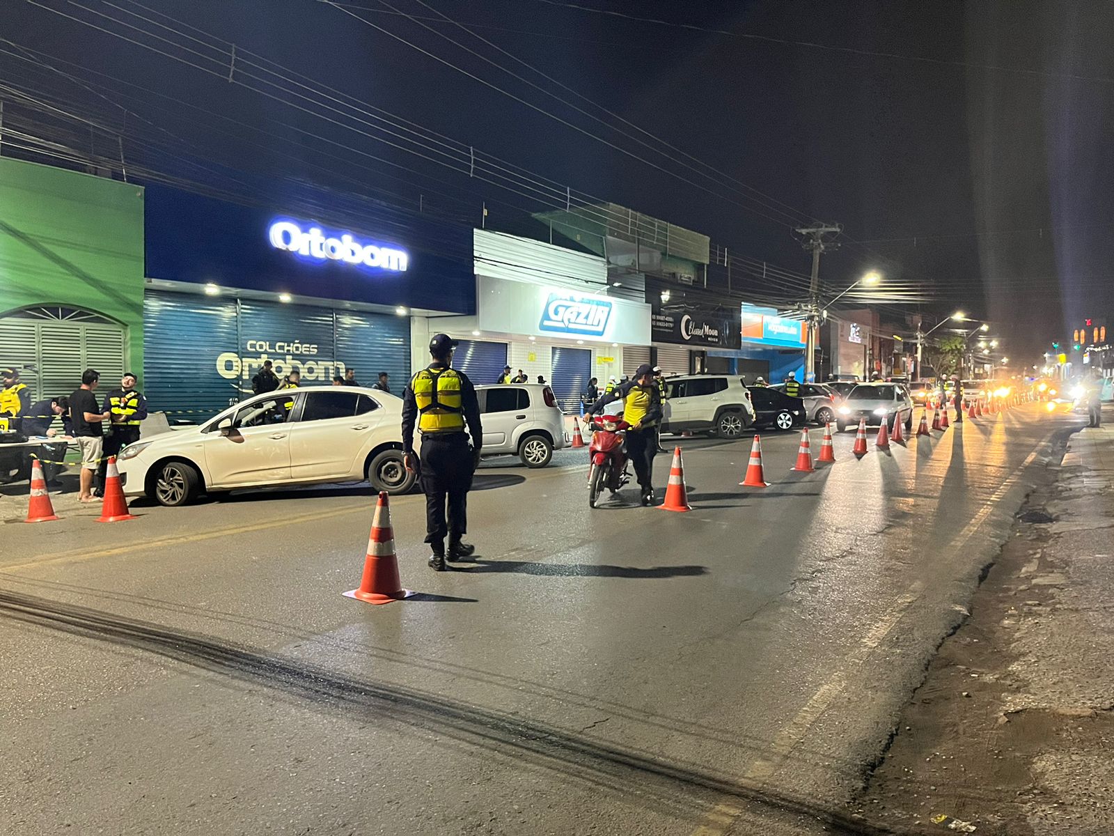 Operação resulta na prisão de 10 motoristas por embriaguez ao volante na noite desta quarta-feira (11)