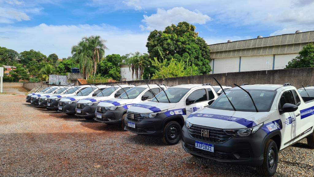 Governo de MT entrega 18 picapes para agricultores familiares transportarem produção