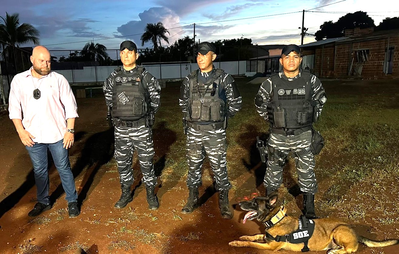 MT reforça operação de buscas a fugitivos de presídio federal no RN com policiais penais e cão farejador