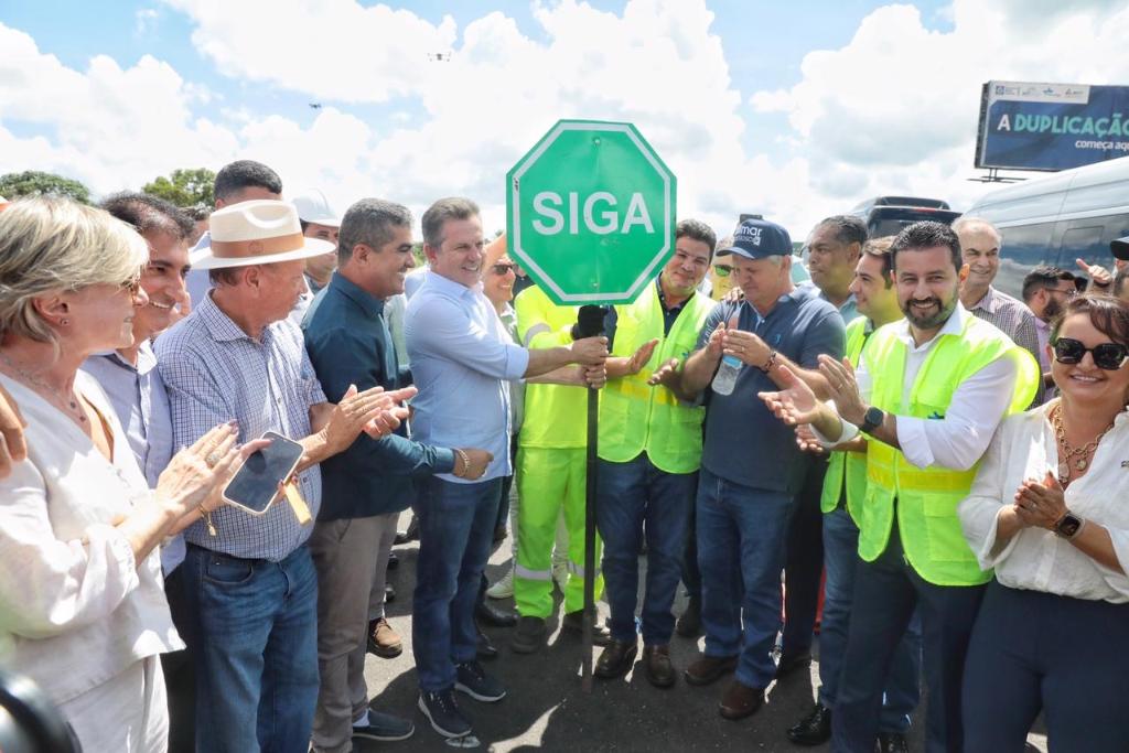 Governador entrega primeiros 15 km da BR-163 e afirma que obras vão 