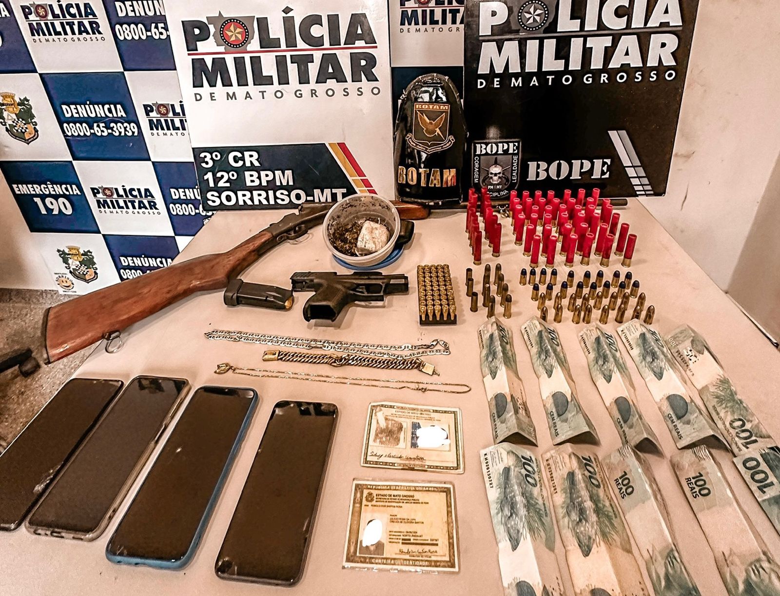 Polícia Militar intercepta venda ilegal de armas e prende dois homens em flagrante