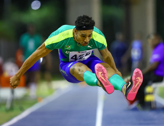 Atleta de MT bate recorde no salto triplo e leva ouro no campeonato Ibero-Americano de Atletismo