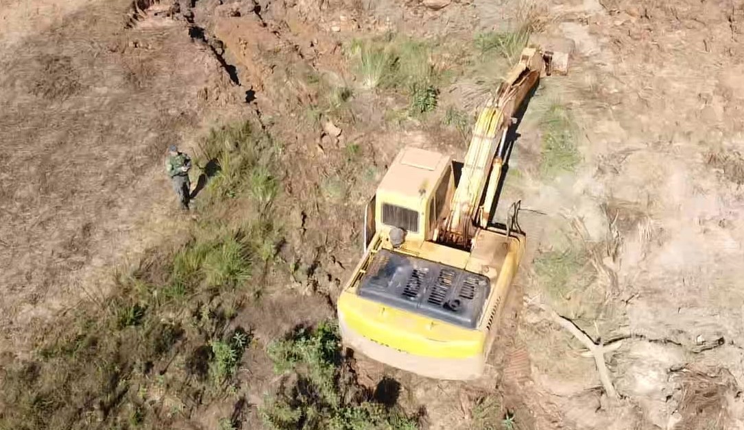 Batalhão Ambiental fecha garimpo ilegal, apreende máquinas e prende quatro pessoas em flagrante