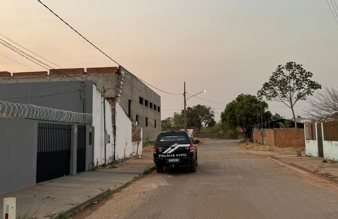 Polícia Civil cumpre mandados contra organização criminosa envolvida com tráfico de drogas e comércio de armas em Cáceres