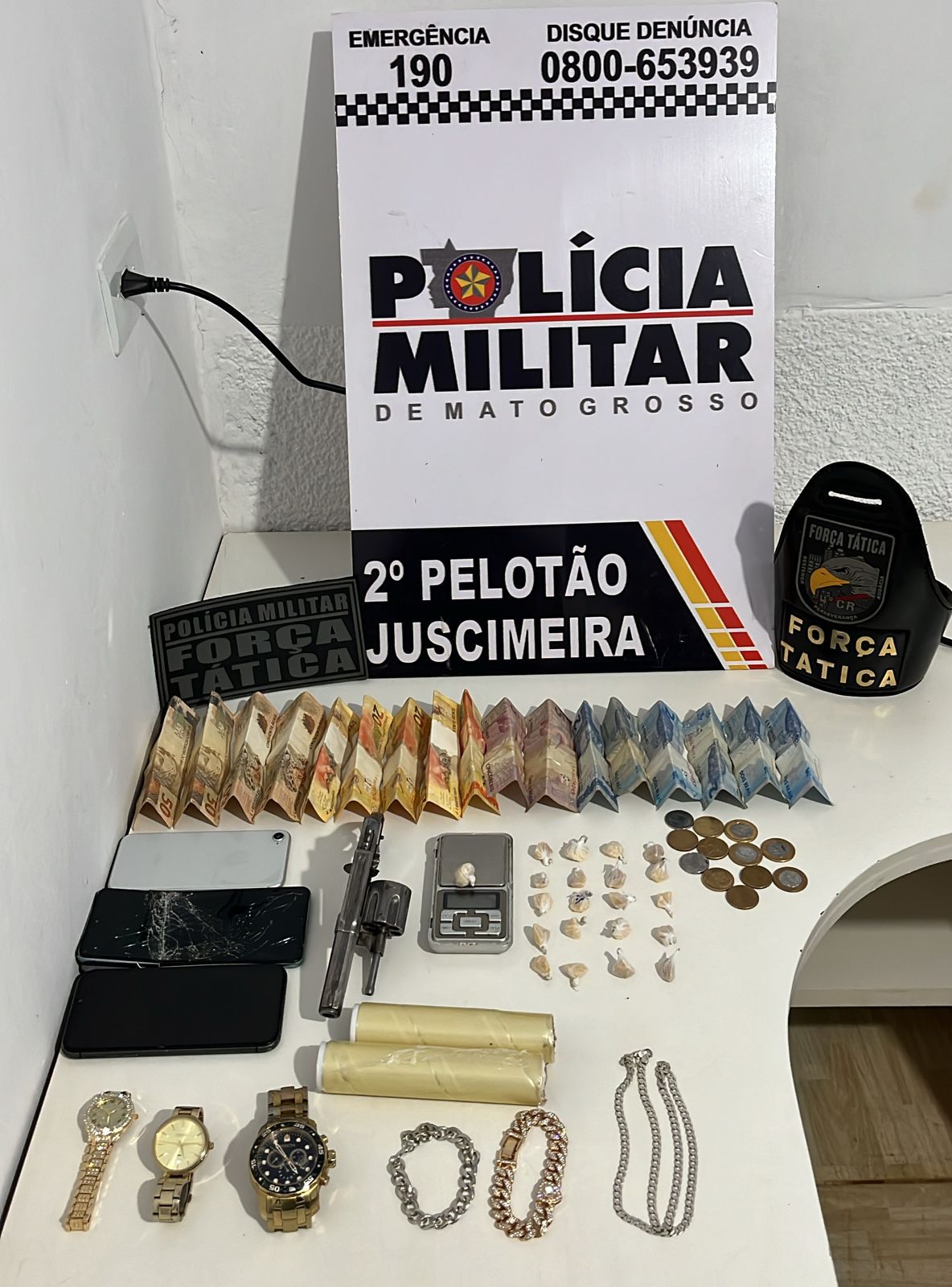 Força Tática prende trio por associação criminosa, apreende 21 porções de cocaína e arma de fogo