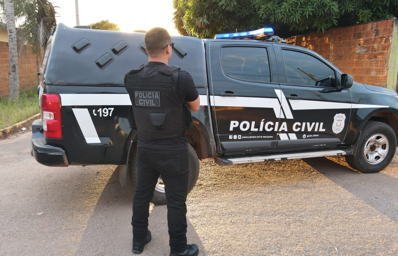 Polícia Civil cumpre 5 mandados contra suspeitos de estelionato na venda de terreno em Várzea Grande