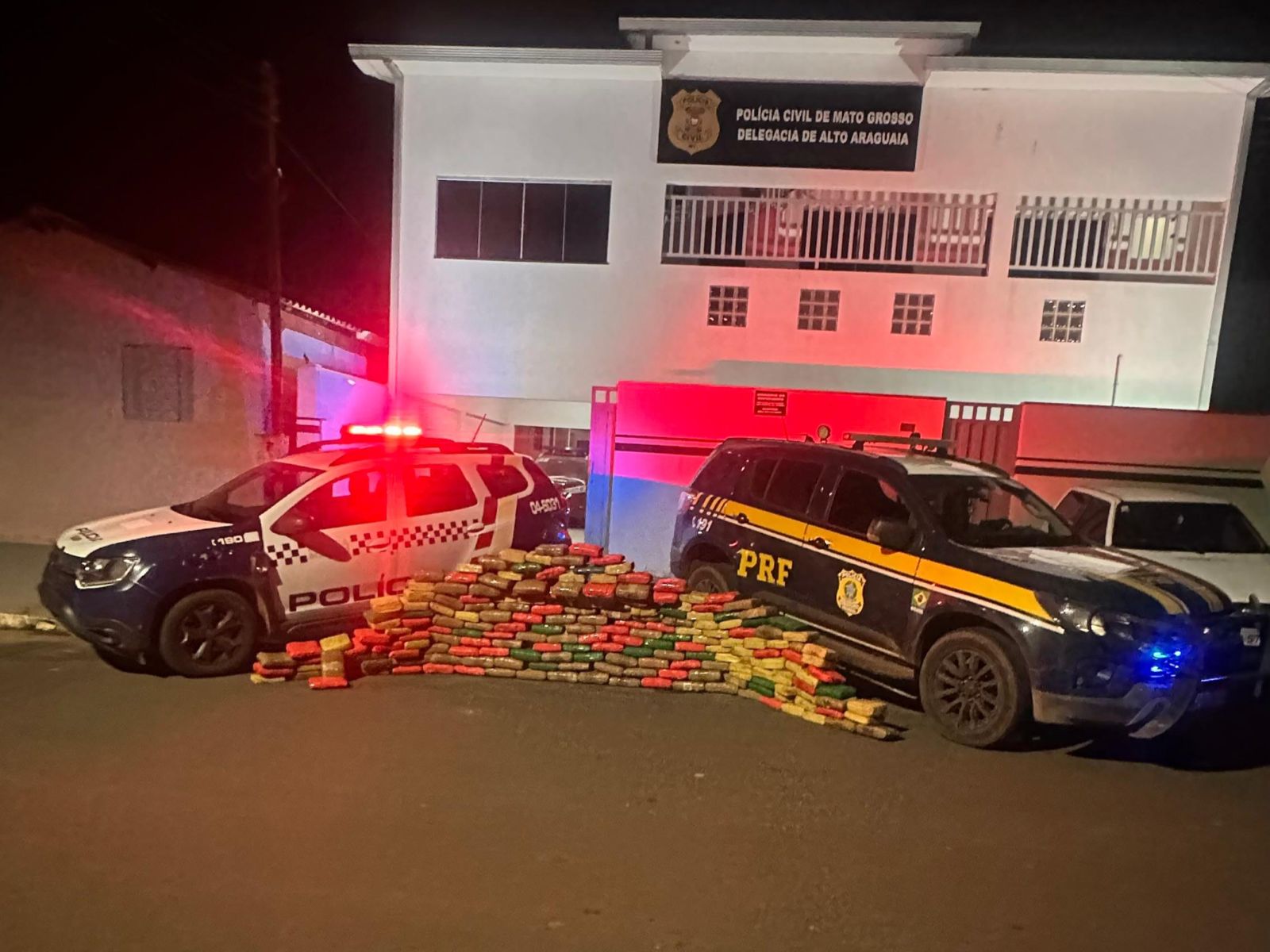 Polícia Militar e PRF apreendem 212 quilos de supermaconha em Alto Araguaia