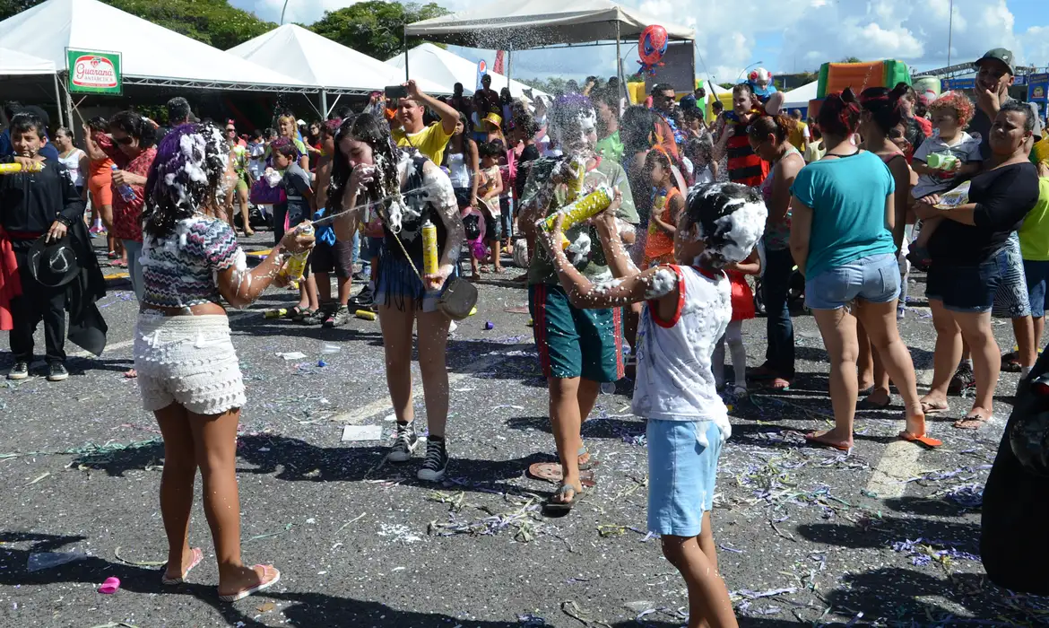 Campanha quer proteger crianças e adolescentes no carnaval