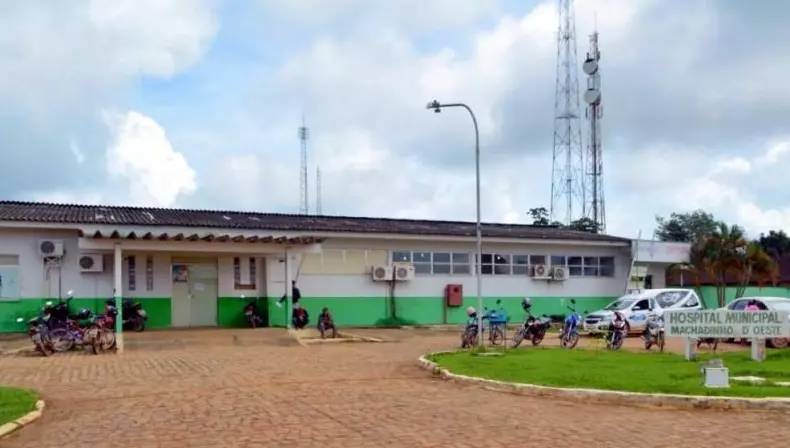 Mulher de 19 anos aborta feto e deixa na lixeira no banheiro do hospital de Machadinho/RO