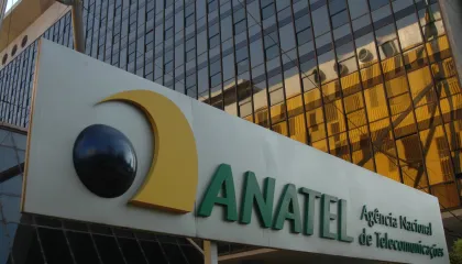 Anatel notifica operadoras e provedores para novo bloqueio do X