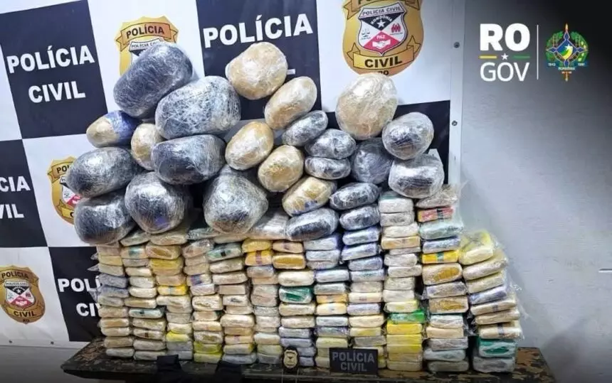 Caminhoneiro é flagrado transportando 180 quilos de drogas