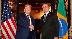 Com passaporte retido, Bolsonaro é convidado para posse de Trump