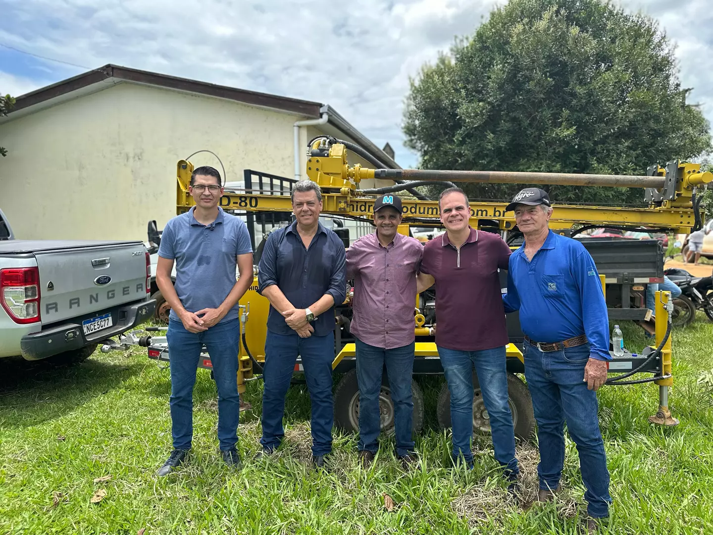 Deputado Alan Queiroz entrega sonda rotopneumática ao município de Monte Negro