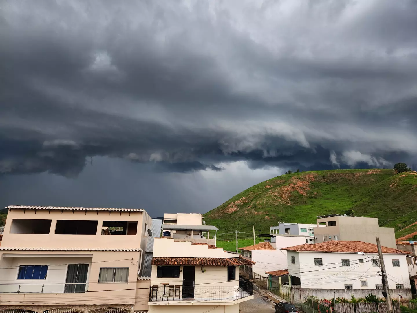 INMET emite alerta de 'perigo' para 132 cidades do Leste mineiro