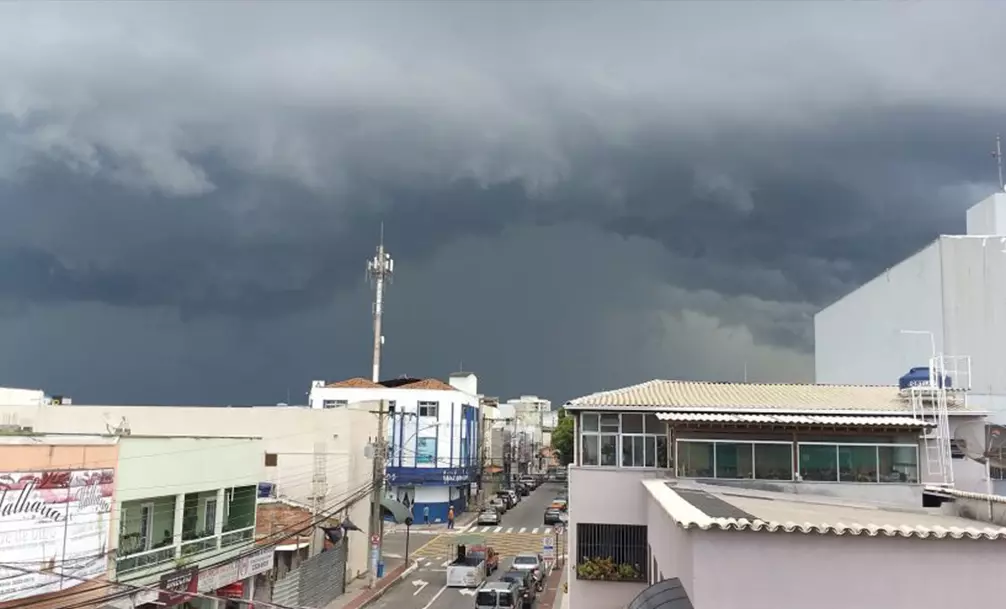 Cidades do ES recebem alerta de perigo para tempestade, granizo e ventos de até 100 km/h