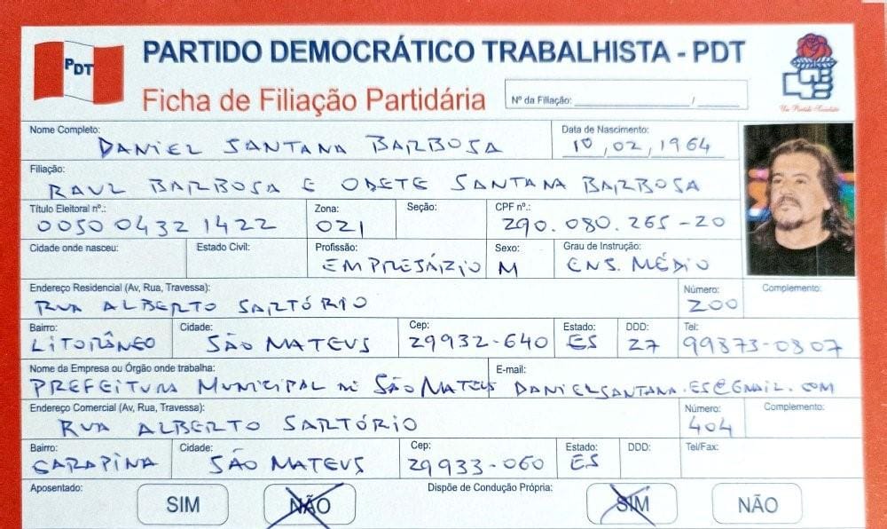 Prefeito Daniel Santana assina ficha de filiação do PDT