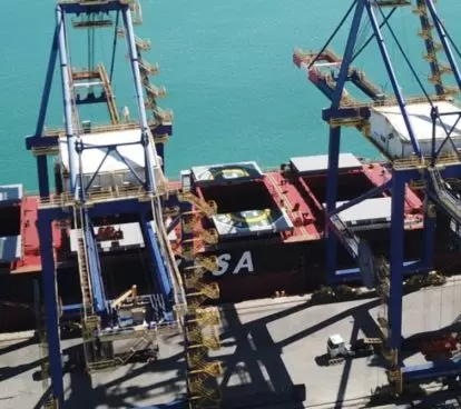 Porto do Pecém bate recorde ao embarcar mais de 72 mil toneladas de placas de aço em um único navio