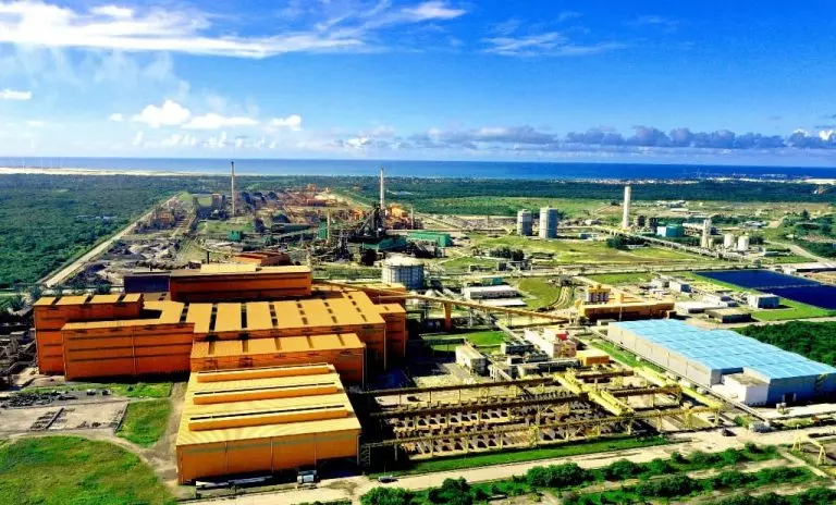 ArcelorMittal suspende produção em fábricas no Brasil, mas, manterá operações no Pecém