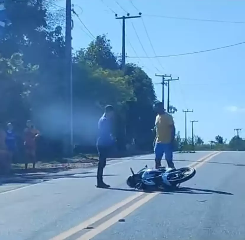 Colisão entre motocicleta e carro é registrado na Parada região do Pecém