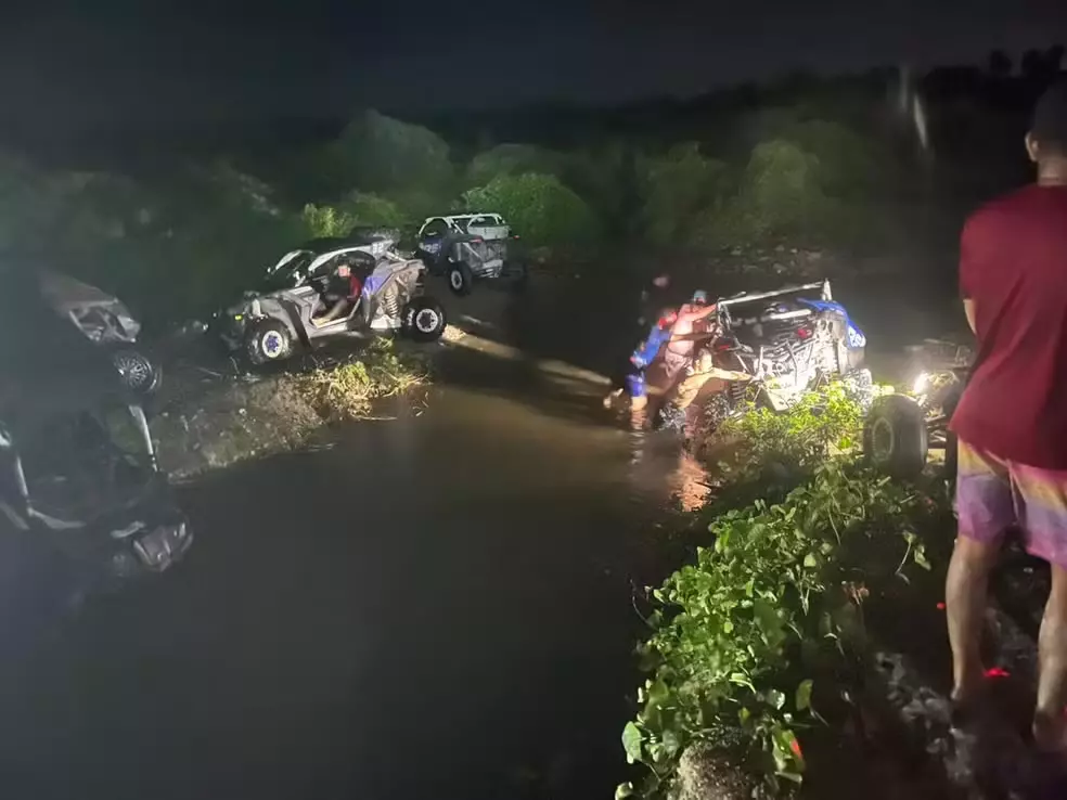 Acidente com quadriciclos em riacho deixa cinco feridos em Aquiraz