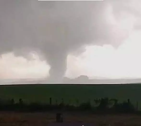 Moradores registram a passagem de tornado no interior do Rio Grande do Sul