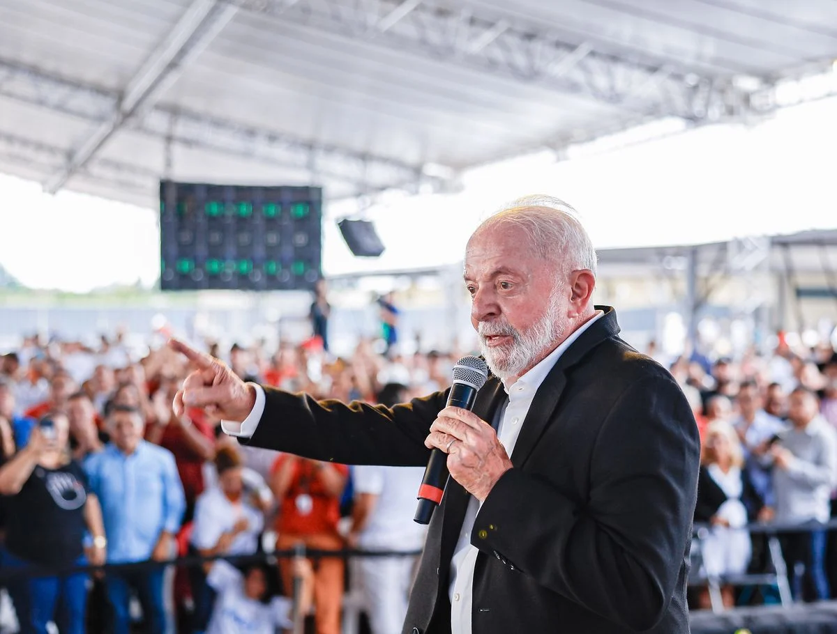 Lula pede para beneficiária do bolsa família “parar de ter filhos” durante visita a Fortaleza