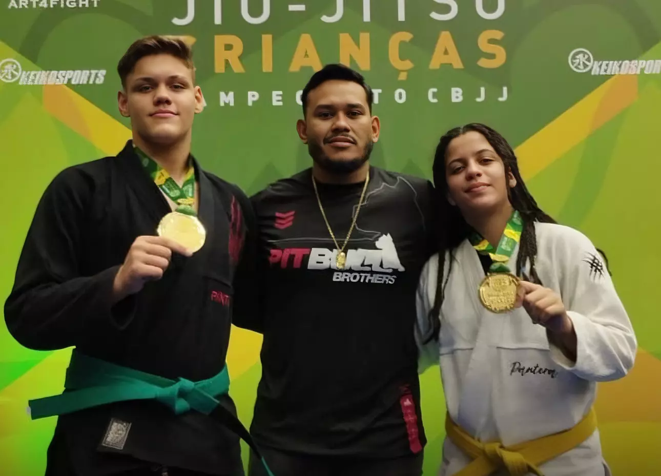 Atletas do Pecém vencem campeonato brasileiro de jiu-jítsu em São Paulo