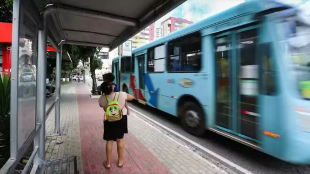 Número de assalto a ônibus volta a crescer em Fortaleza e já supera o total de 2023