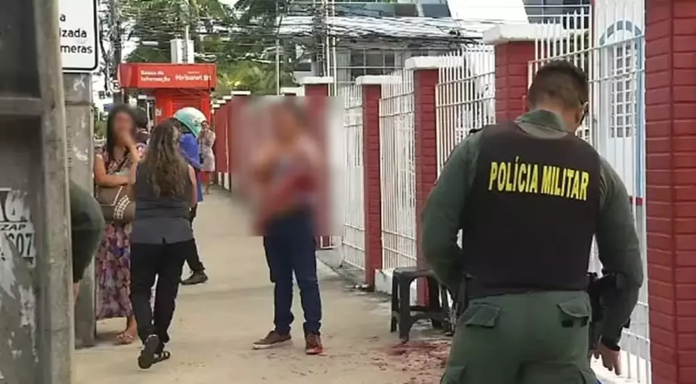 Vendedora ambulante ataca passageiro com faca em ônibus de Fortaleza