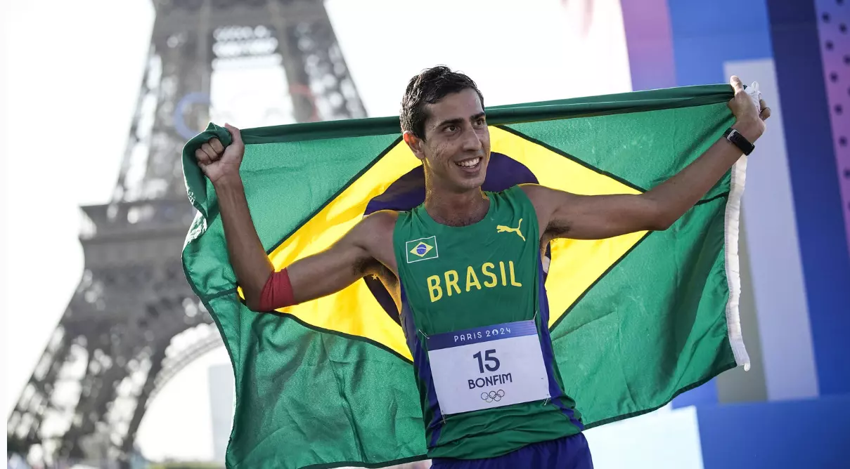 Caio Bonfin faz história e ganha medalha de prata inédita para o Brasil na marcha atlética nas olimpíadas de 2024 em Paris