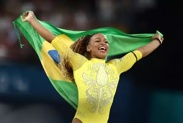 Rebeca Andrade ilumina Paris com a medalha de prata no individual geral da ginástica nas Olimpíadas