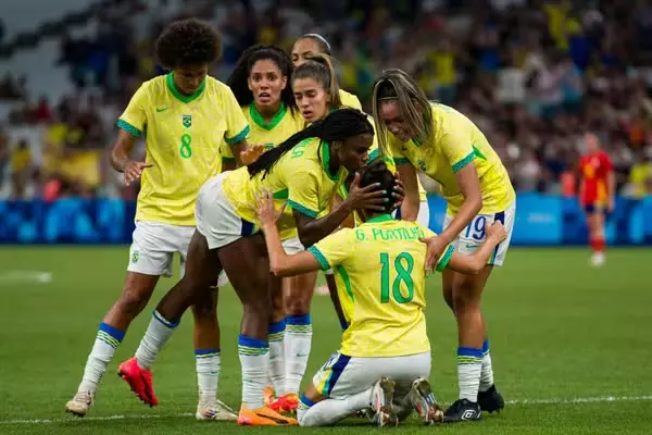 Brasil vence Espanha e vai à final do futebol feminino