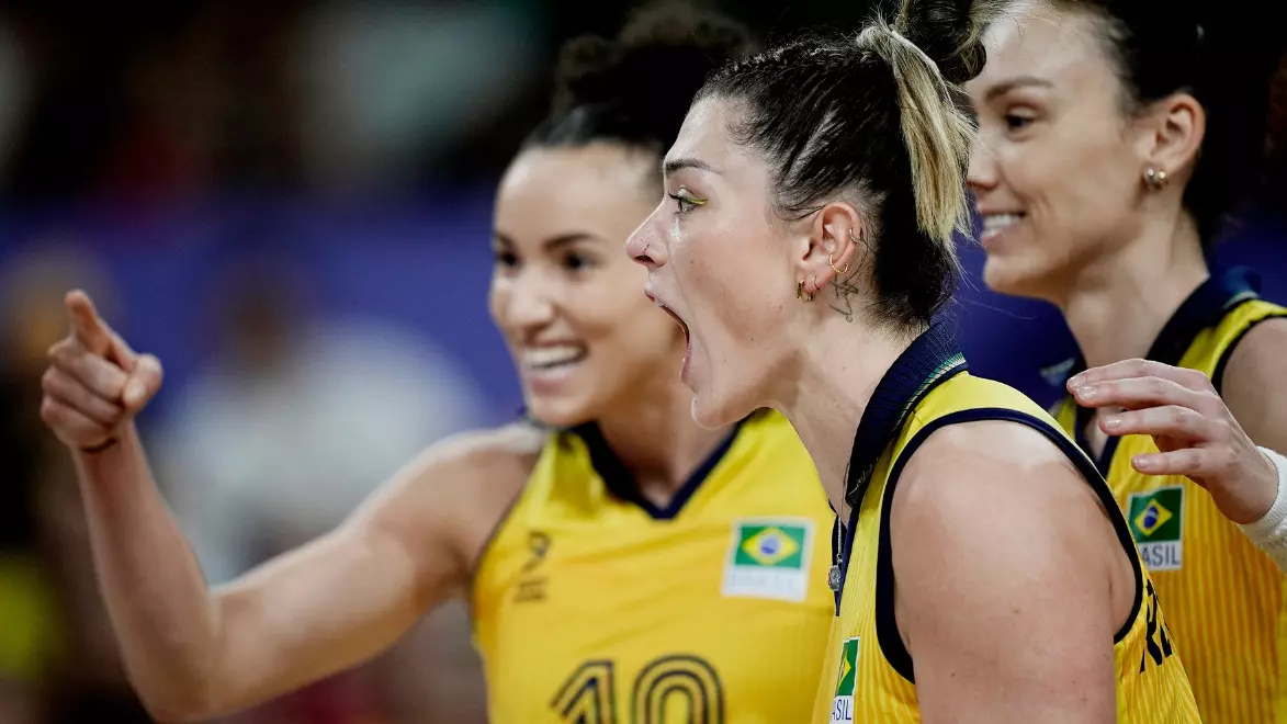 Brasil vence no vôlei feminino a República Dominicana e está na semifinal das olimpíadas