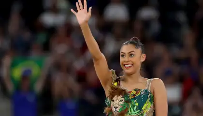 Bárbara Domingos avança à final inédita no individual geral da ginástica rítmica