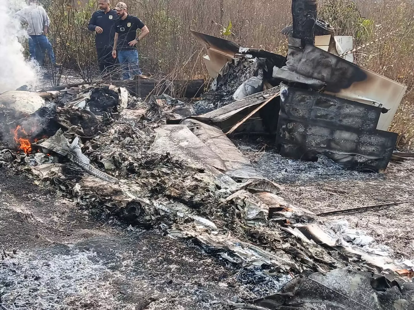 Avião de pequeno porte cai no centro oeste do país e deixa 5 mortos próximo a capital do Mato Grosso