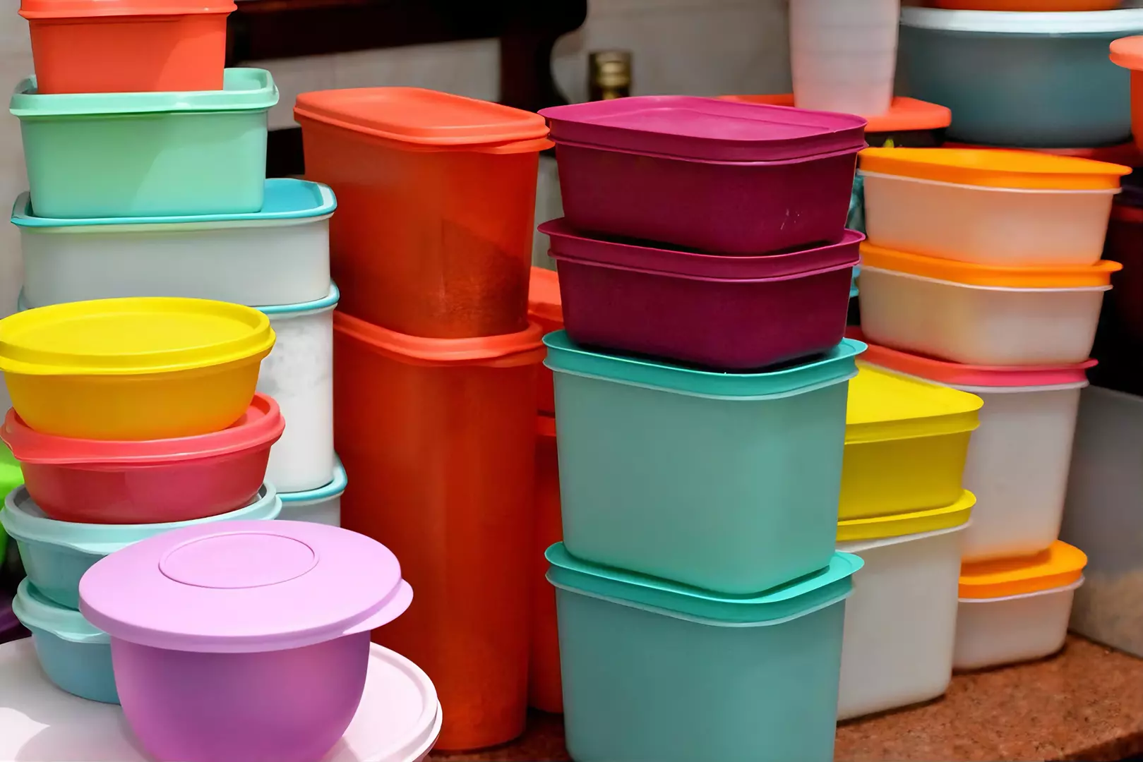 Tupperware, famosa pelas embalagens de plástico, deve pedir falência nesta semana