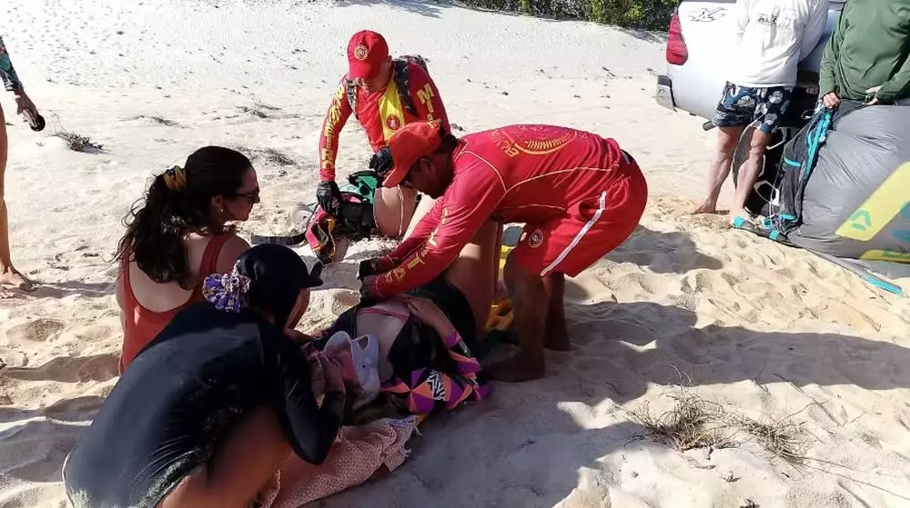 Com ventos fortes, chilena sofre acidente em kitesurf no Ceará e é resgatada no mar pelos bombeiros