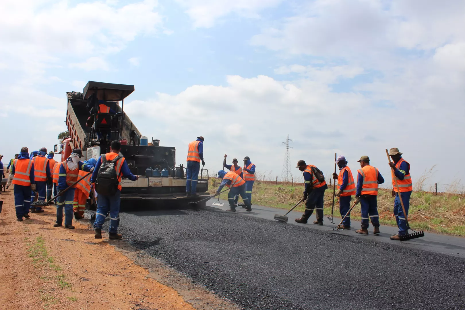 Manutenção e correções no pavimento seguem nas rodovias do Triângulo