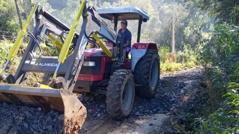 Estradas do meio rural de Mafra recebem melhorias no mês de agosto