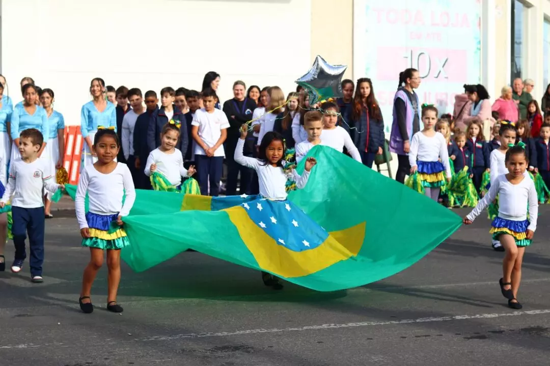 Abertura da semana da Pátria teve apresentação de escolas de Mafra