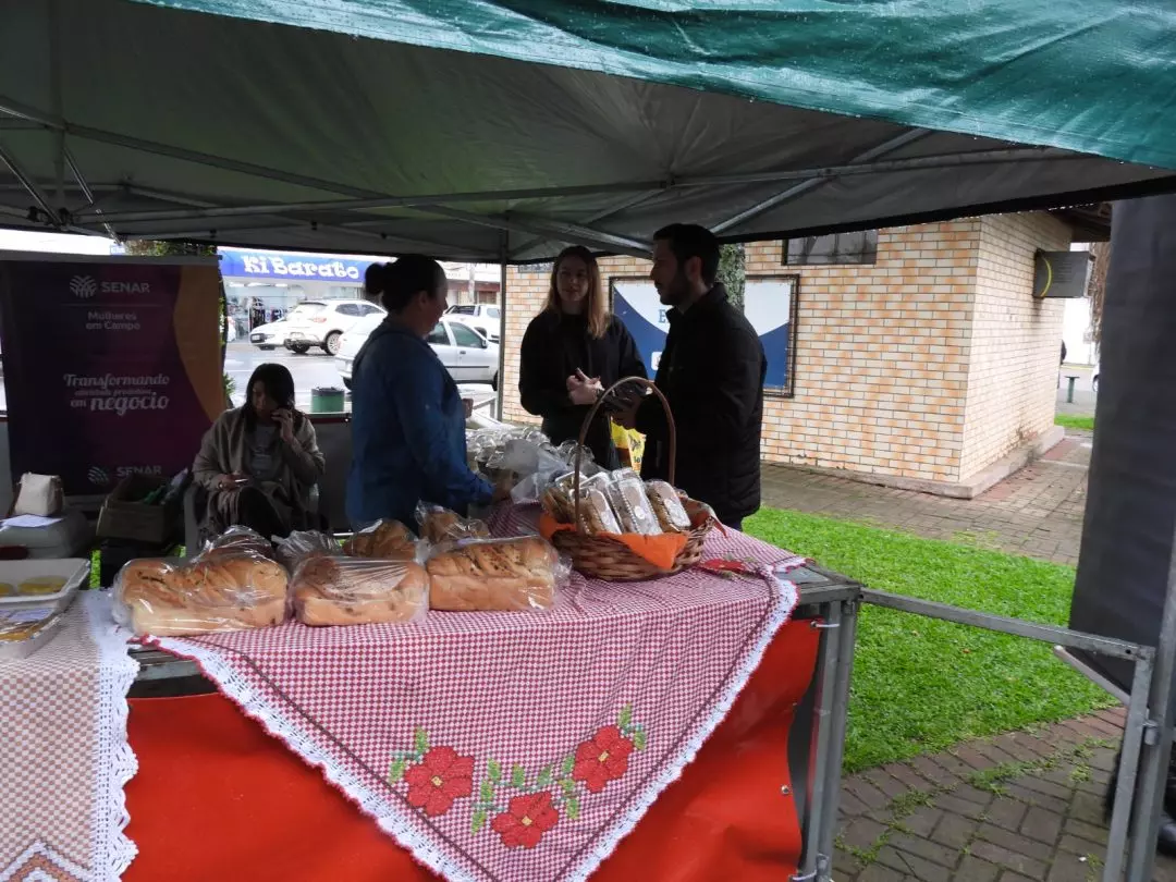 Mulheres produtoras expuseram produtos na Feira da Agricultura Familiar