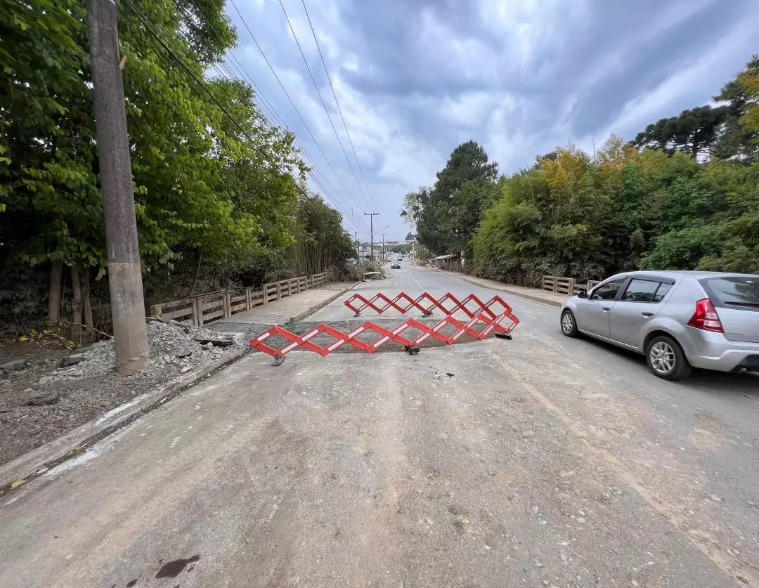 Ponte da rua São João Maria já foi recuperada mas continua em meia pista