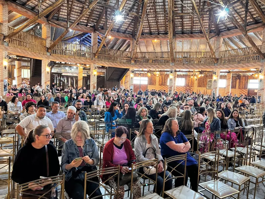 Em Homenagem ao Dia do Funcionário Público, Prefeitura de Mafra Realiza Manhã de Palestras Motivacionais e Almoço Especial