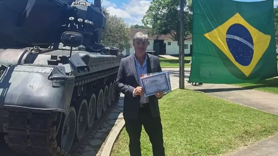 Secretaria de Obras de Rio Negro recebe o diploma Amigo da Bateria da 11ª Bia