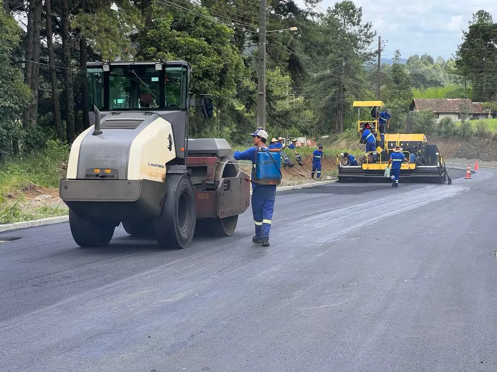 Pavimentação da Rua Germano Neundorf está com 70 % concluída