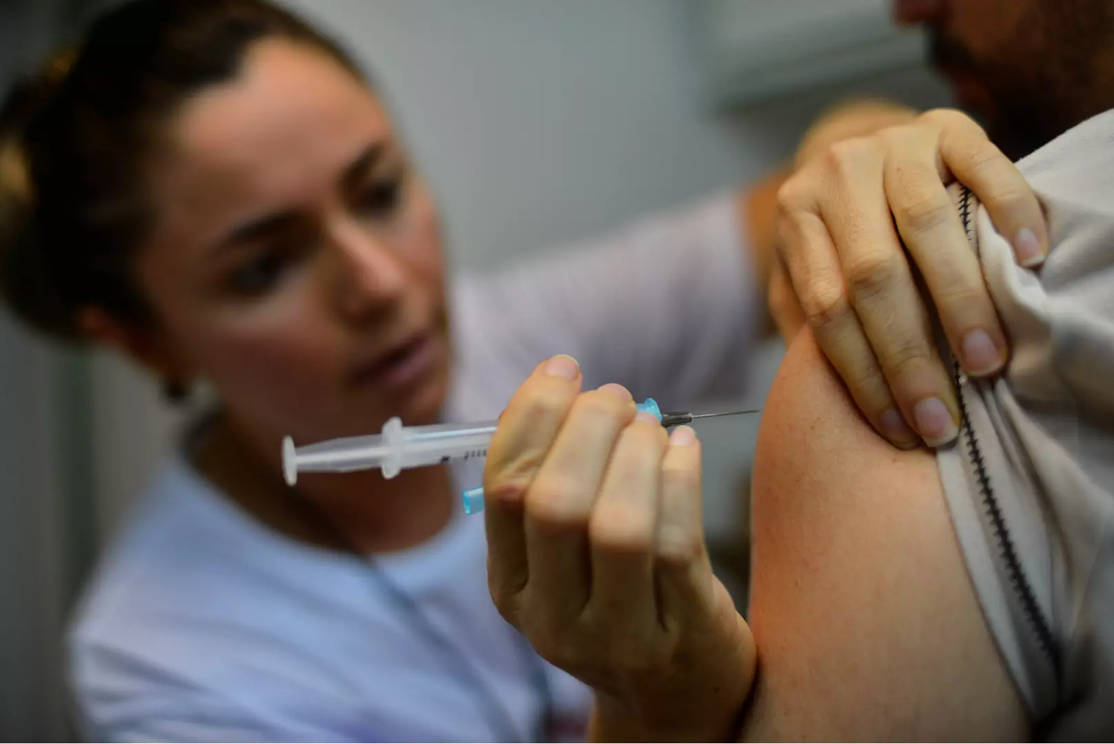 Brasil passa a adotar esquema de dose única contra o HPV